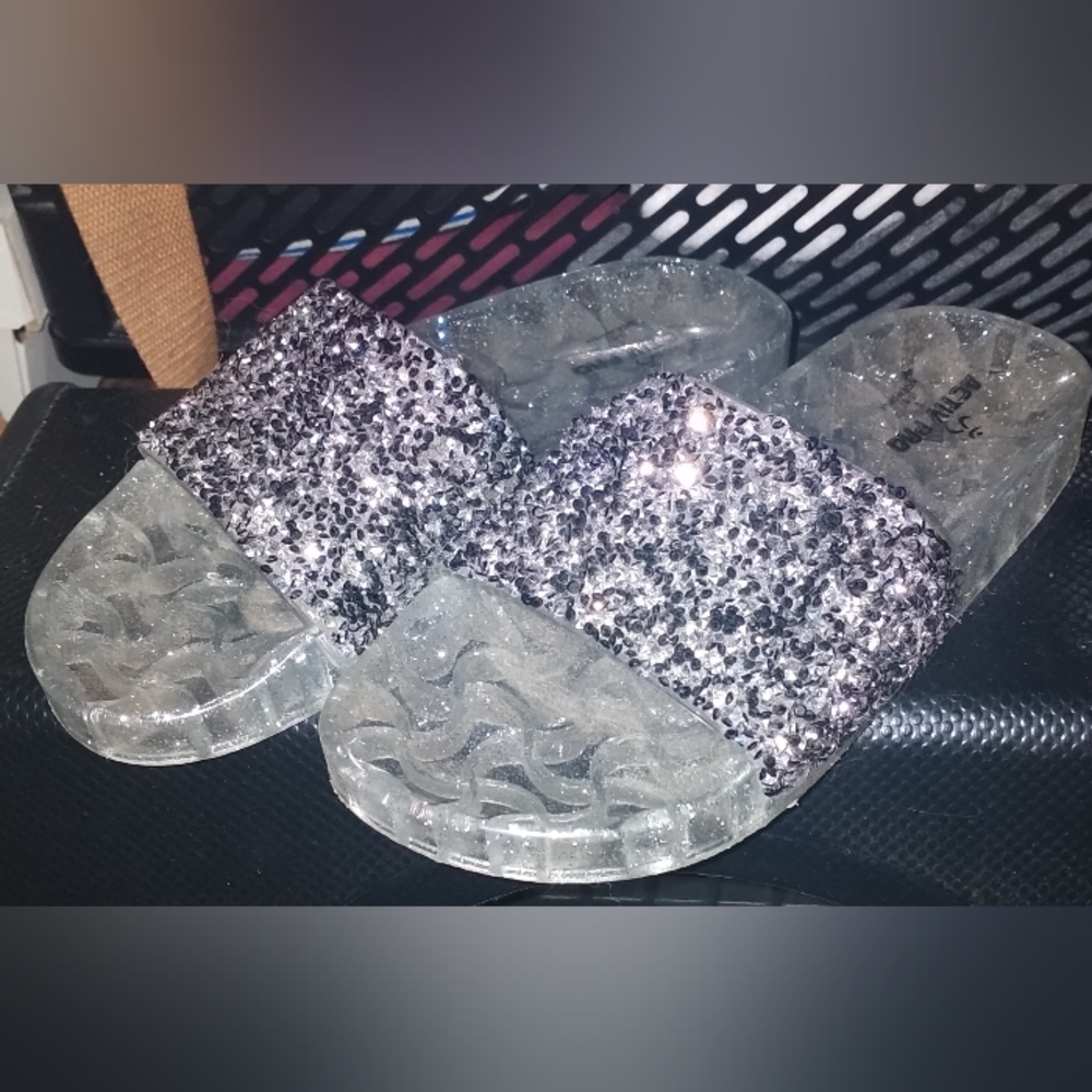 Cute sparkly slides sz 5/6